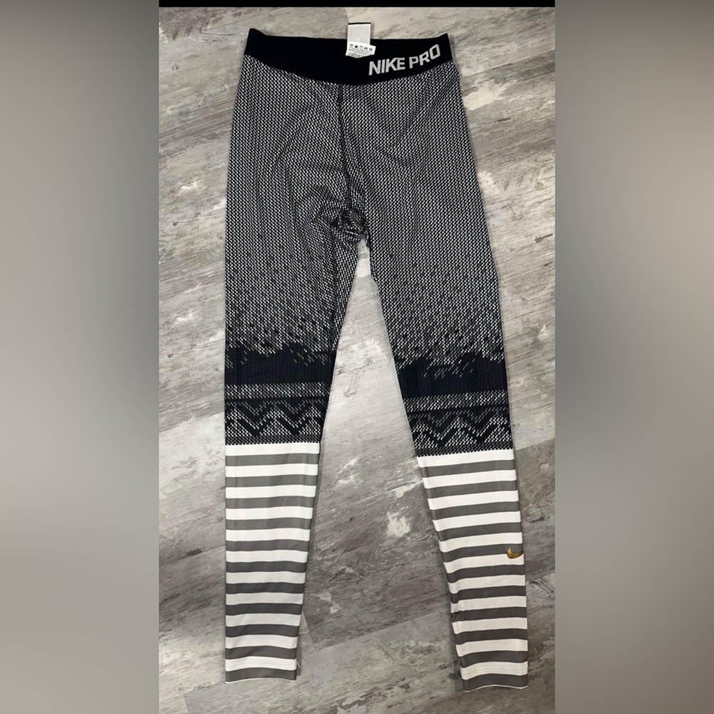 Nike Pro leggings small